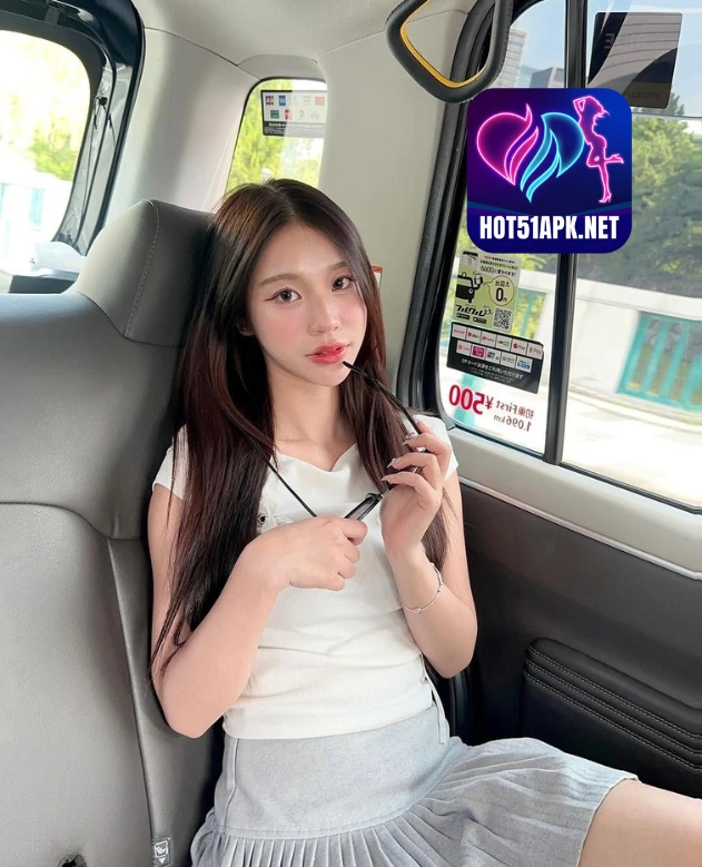 Read more about the article Hoàng Văn Nam xinh đẹp trên HOT51 Live APK